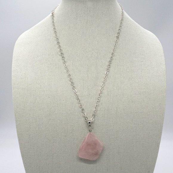 MyBeadEmporium Jewelry - Silver link chain with Rose Quarts stone.
